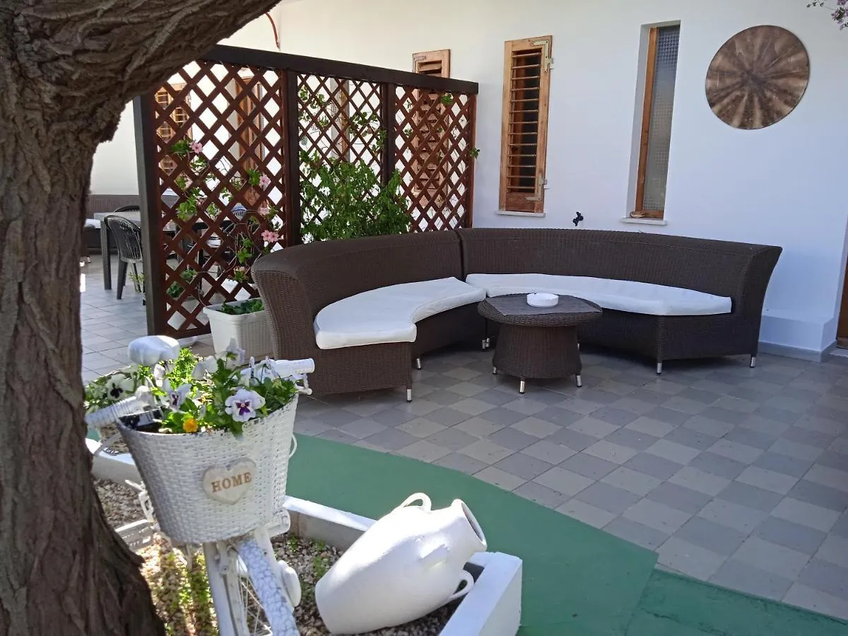 Guest House Oleandro Santa Maria Navarrese Italië