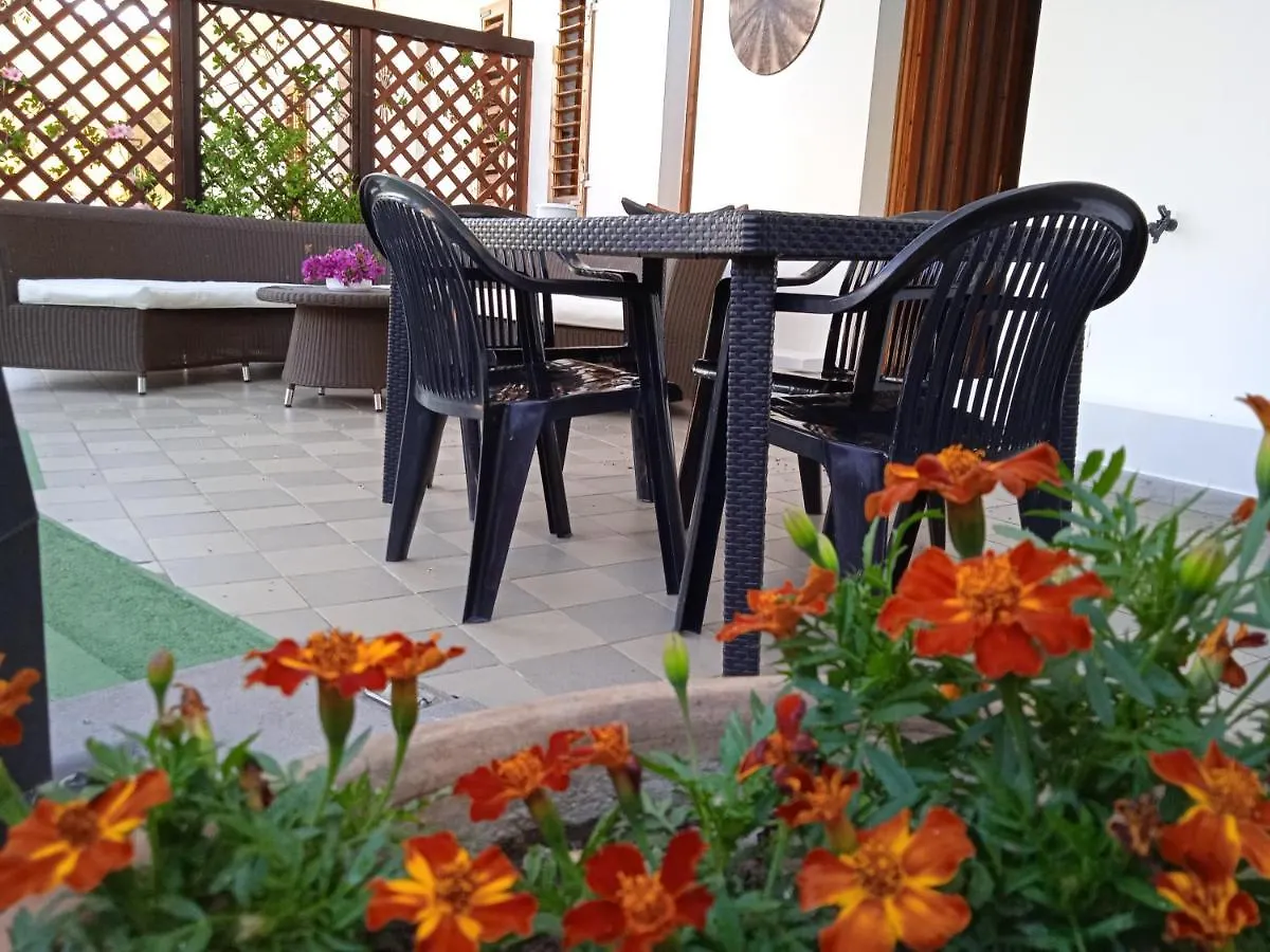 Guest House Oleandro Santa Maria Navarrese 0*,