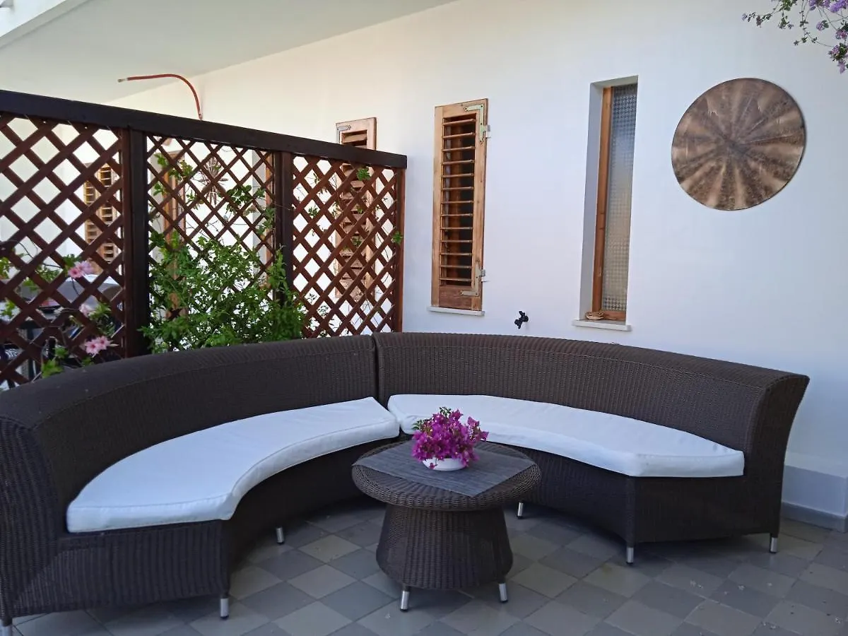 Guest House Oleandro Santa Maria Navarrese 0*,
