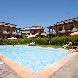 - Pool & Relax Apartment Follonica