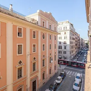 Large In Center, Termini Area Apartment Rome