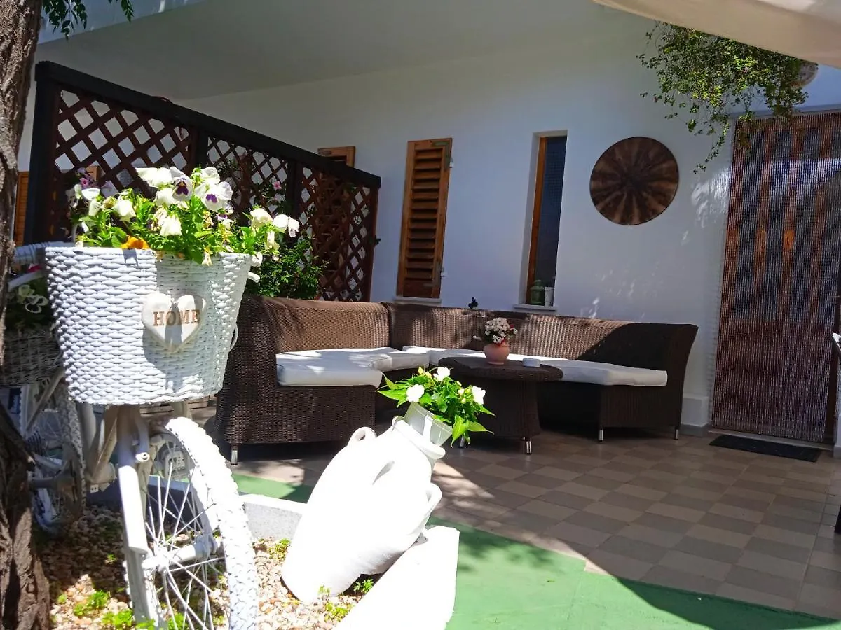Guest House Oleandro Santa Maria Navarrese
